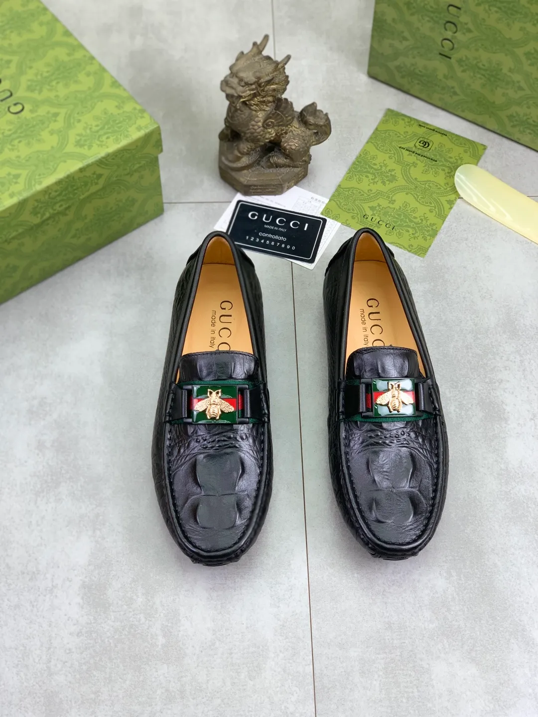 Men's men's shoes💰P360💰[New style]🆘[GUCCI] New classic beanie shoes; Hong Kong original top quality, exquisite craftsmanship, top quality💪🏼High-end boutique men's beanie shoes, British fashion style 🎈The upper is made of Italian imported calfskin🔥, comfortable and breathable, fully imported soft pigskin lining, lazy slip-on Loaf style This fabric is made of 🇮🇹🎈, which is suitable for drivers to drive, and the original non-slip and wear-resistant rubber outsole 🎈Code number: 38-45 Black White 🉑️Choose